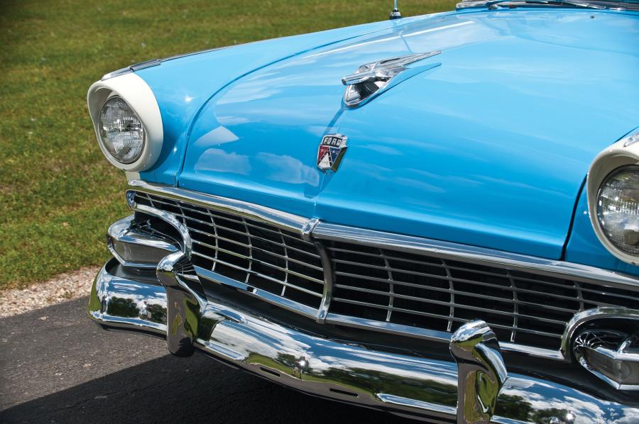  Ford Fairlane Sunliner Convertible White & Blue 1956 года  (фото 26 из 41)